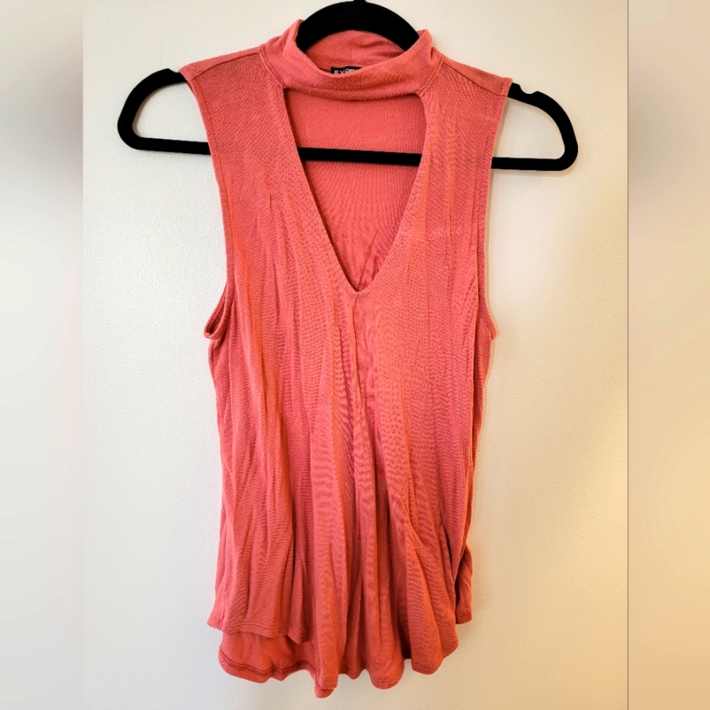 Express tank with keyhole